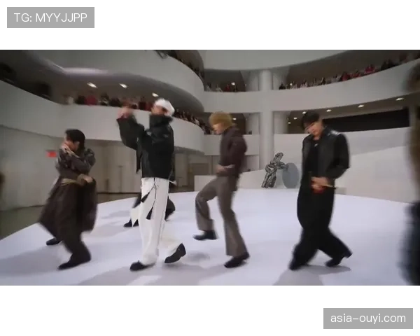 侧记:伦敦赛中场休息上演融合英伦流行元素的篮球主题表演 侧记:伦敦赛中场休息上演融合英伦流行元素的篮球主题表演